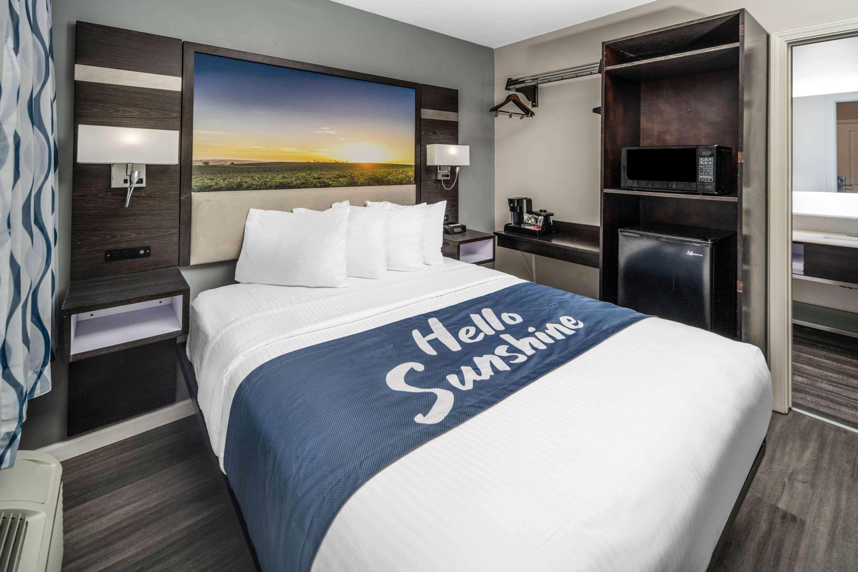 Days Inn By Wyndham Galt - Elk Grove South Esterno foto