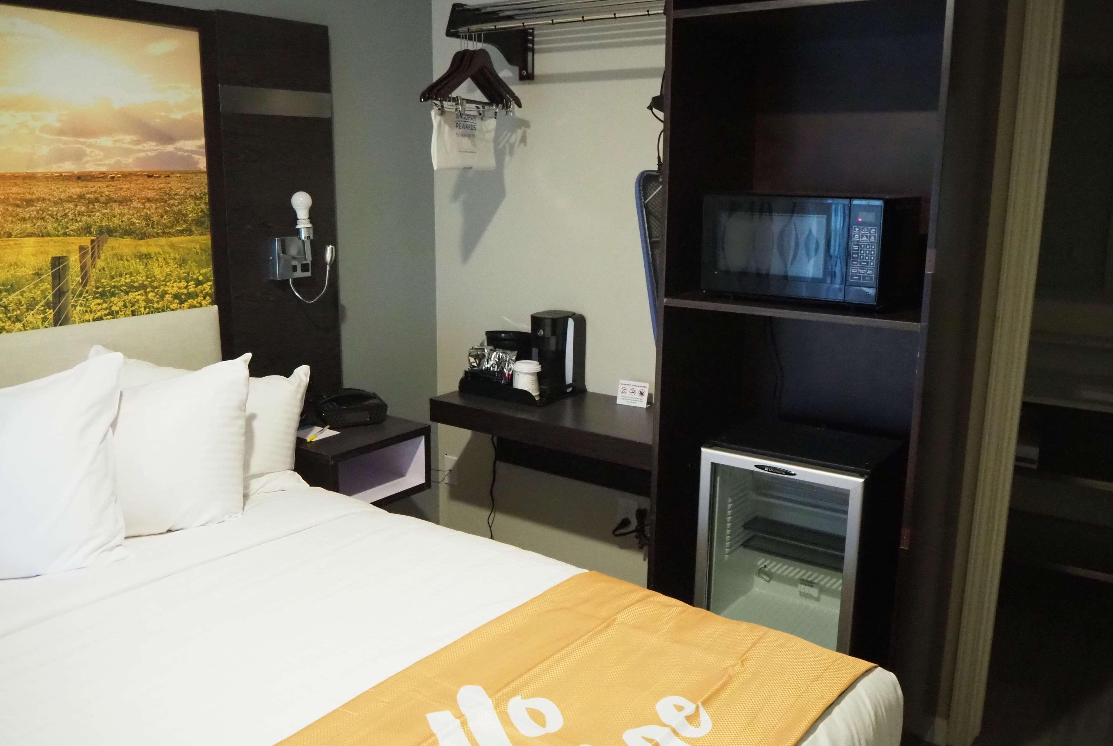 Days Inn By Wyndham Galt - Elk Grove South Esterno foto