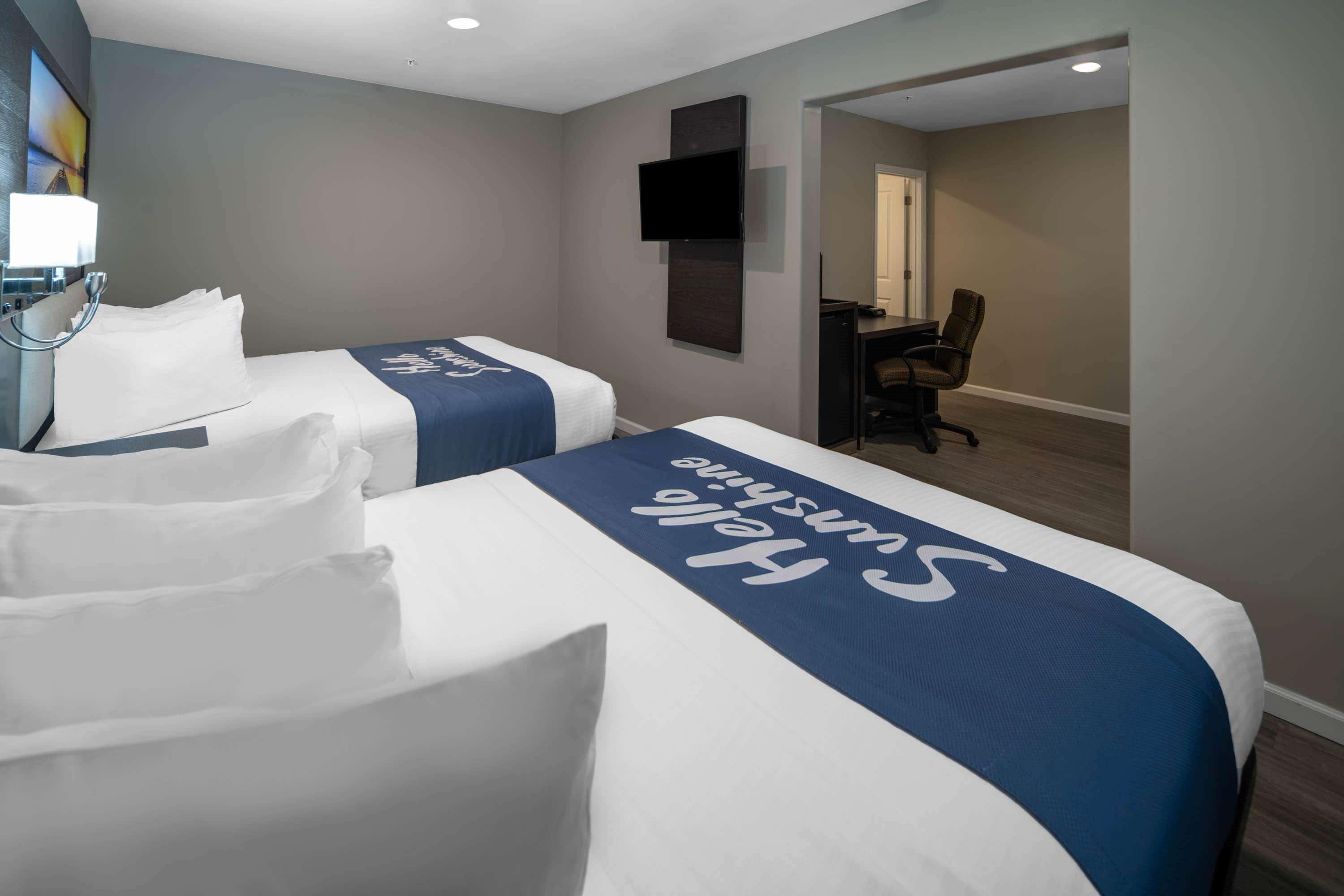 Days Inn By Wyndham Galt - Elk Grove South Esterno foto