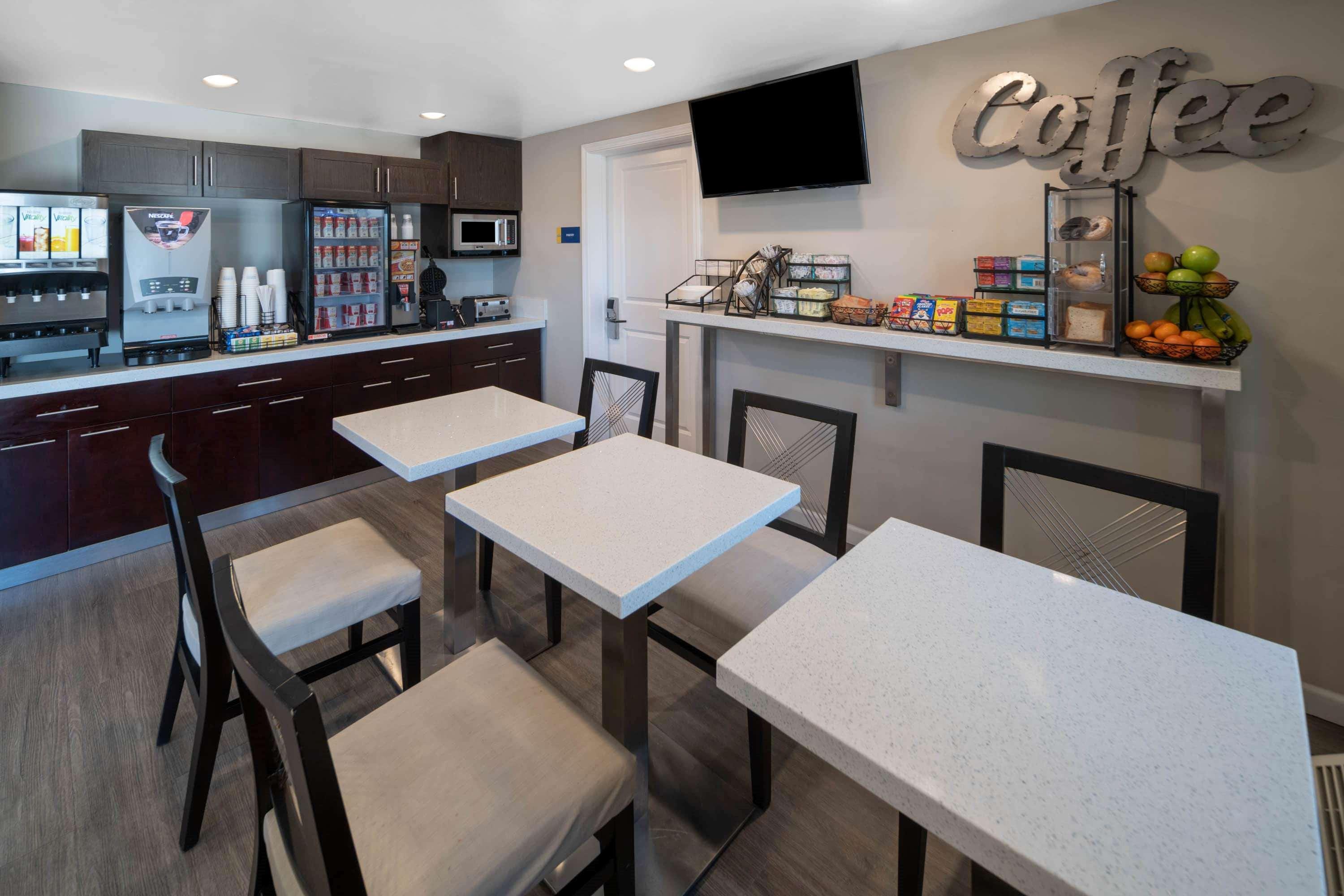 Days Inn By Wyndham Galt - Elk Grove South Esterno foto
