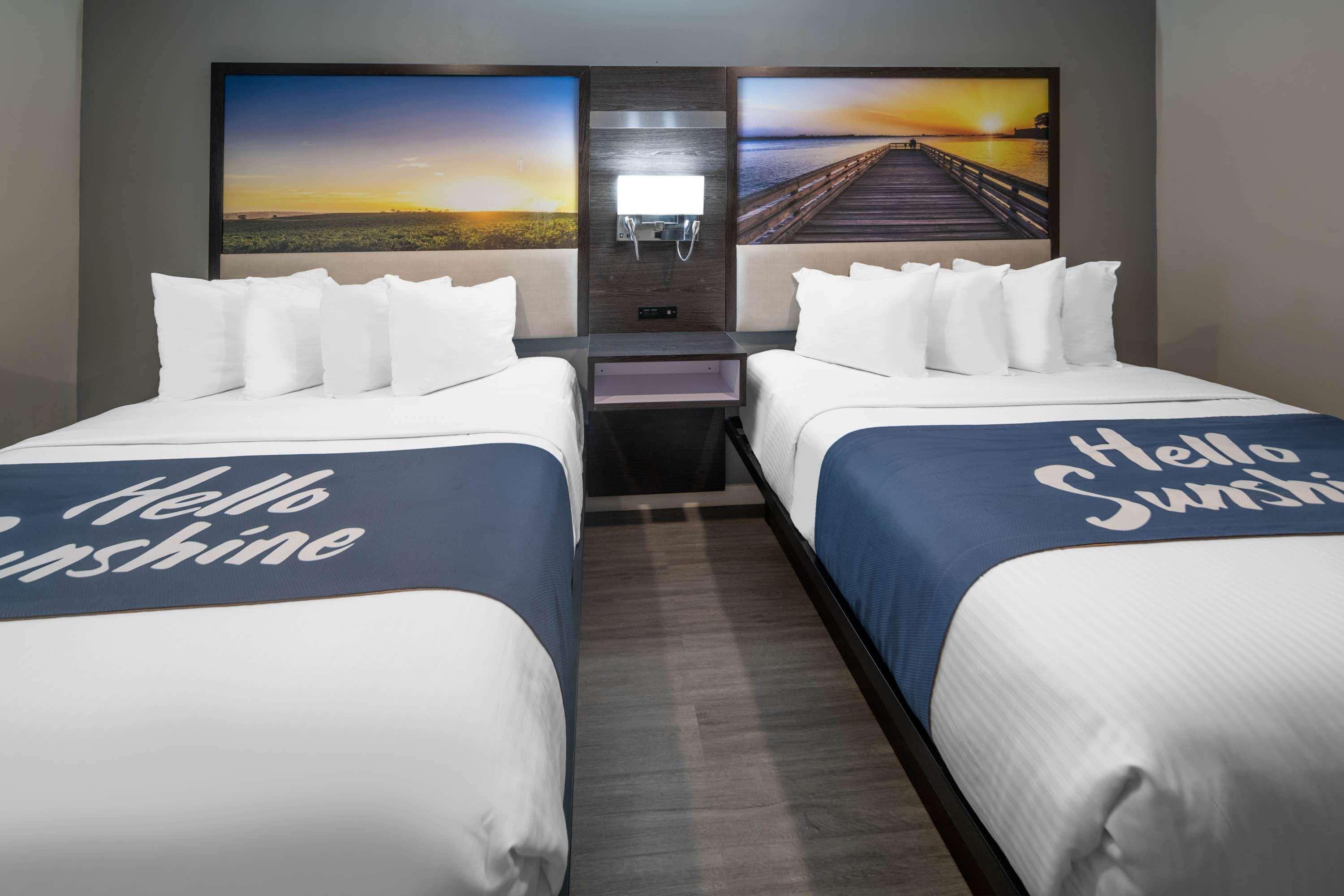 Days Inn By Wyndham Galt - Elk Grove South Esterno foto