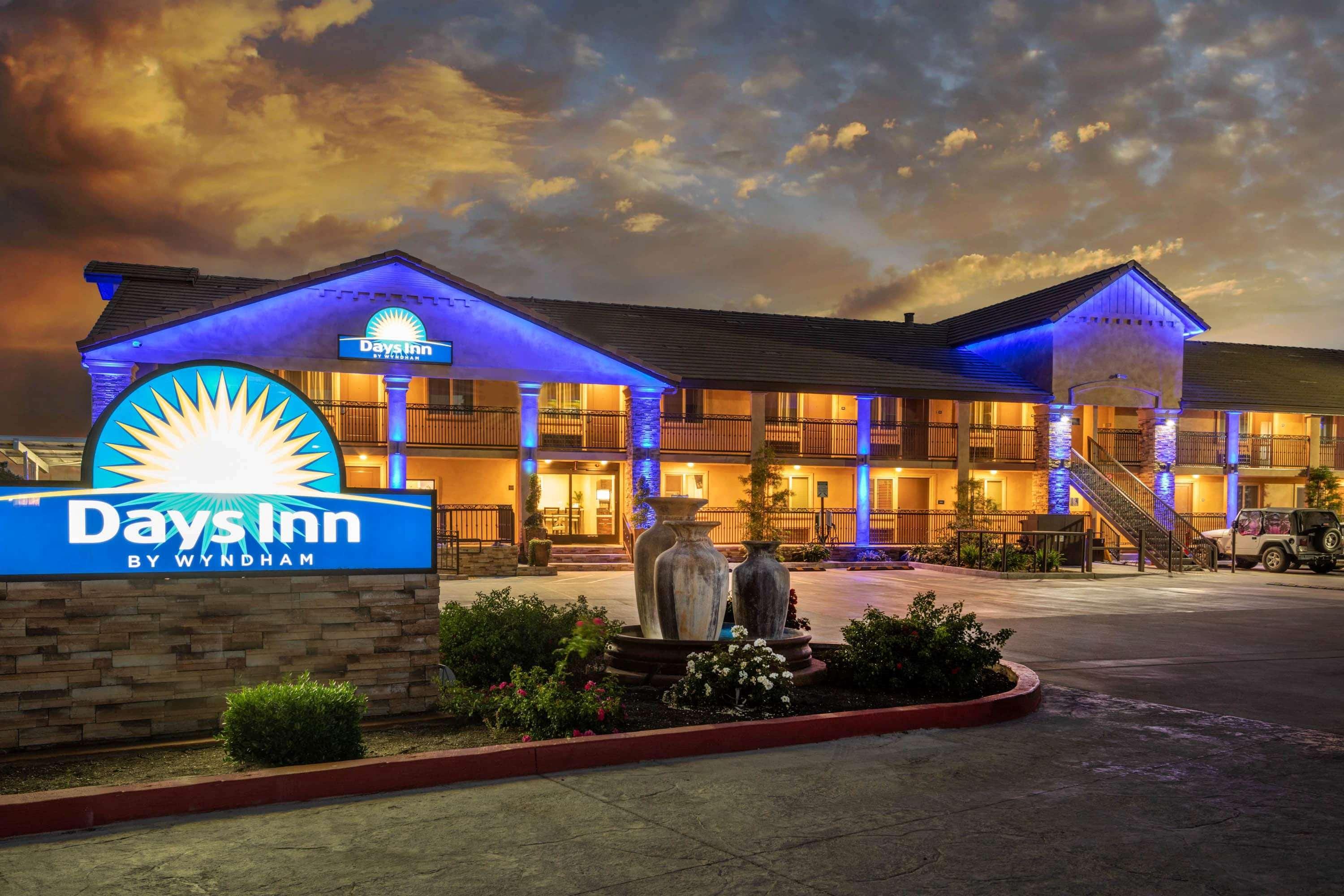 Days Inn By Wyndham Galt - Elk Grove South Esterno foto