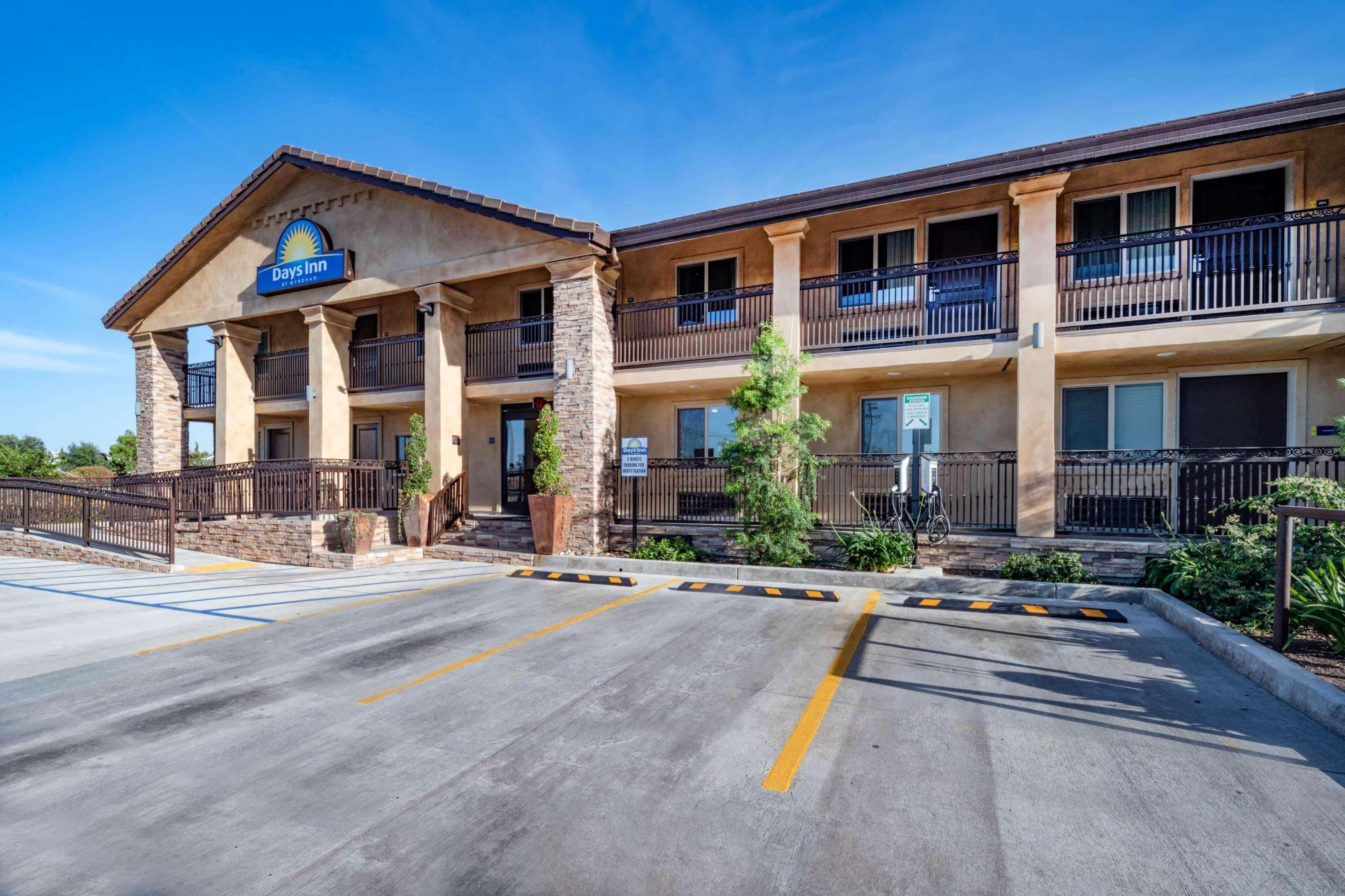 Days Inn By Wyndham Galt - Elk Grove South Esterno foto