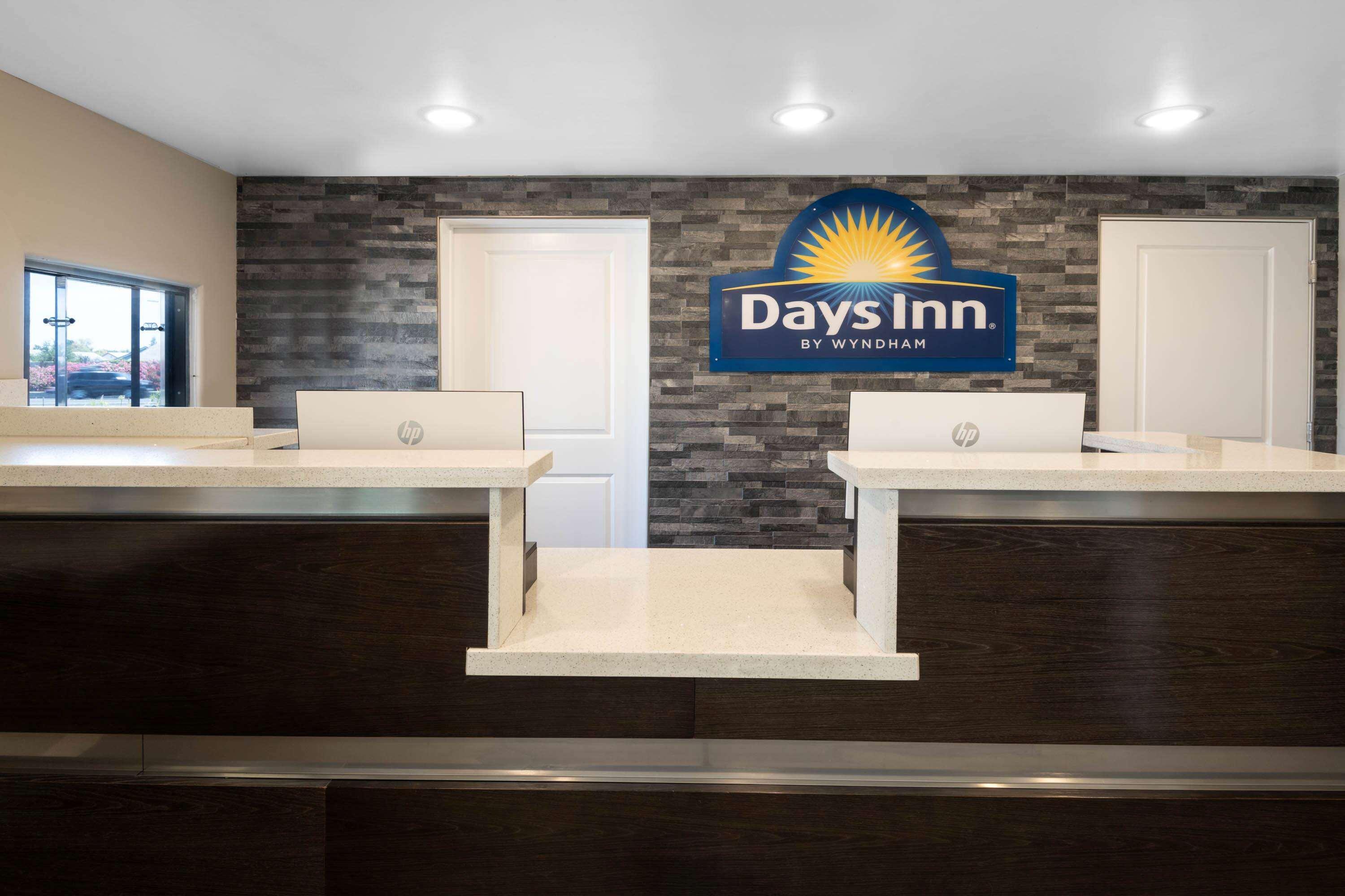 Days Inn By Wyndham Galt - Elk Grove South Esterno foto