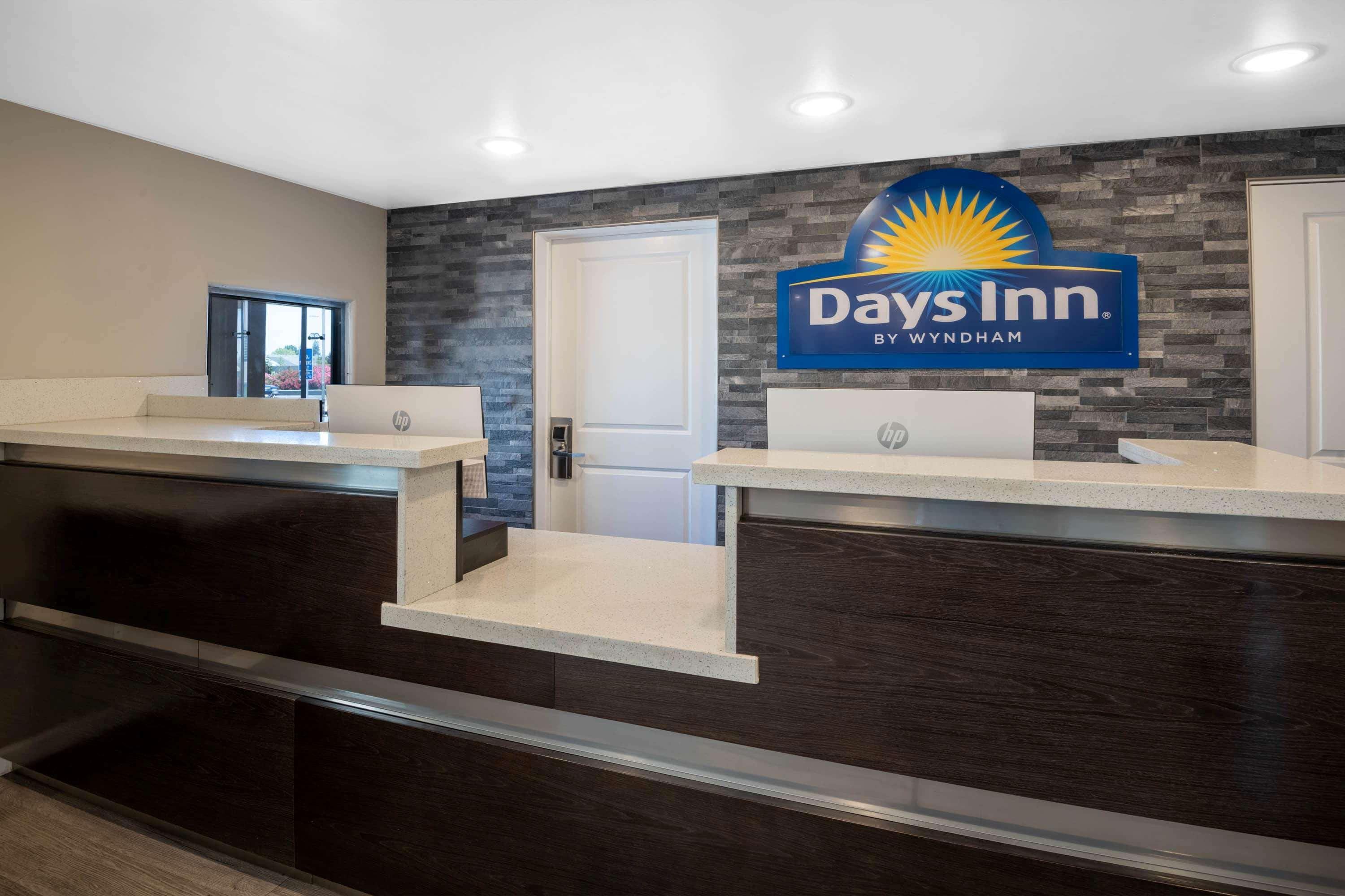 Days Inn By Wyndham Galt - Elk Grove South Esterno foto